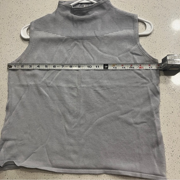 Elegant Gray Sleeveless Women's Vintage Tank Top - Picture 6 of 7